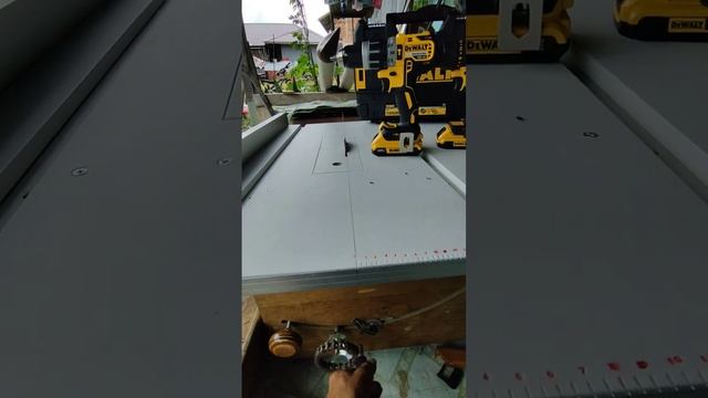 dewalt dcf 796 + dcd 777 + dcf 887 смотреть онлайн