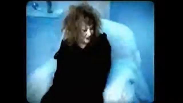 Алла Пугачева “Нас бьют мы летаем !“ смотреть онлайн