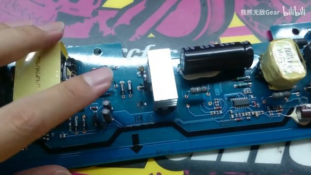 6K+显示器原地翻车？DELL U2713H电源板无故烧毁，好在最后修复成功！ смотреть онлайн