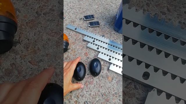 Автоматика для откатных ворот R-Tech SL1000AC.M: привод, 2 пульта, фотоэлементы, лампа, 5 реек смотреть онлайн