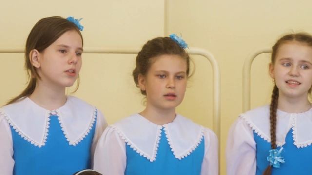 "Земля полна чудес" - муз. Е. Зарицкой. Младший концертный хор "Фантазия" смотреть онлайн