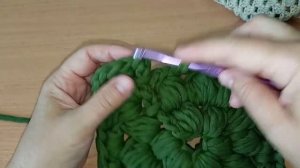 Показываю, как закончить вязание крючком, последнюю петлю, спрятать кончики нити