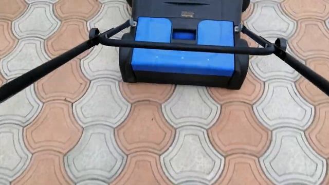 Подметальная машина. Подметаем двор, тестируем. смотреть онлайн