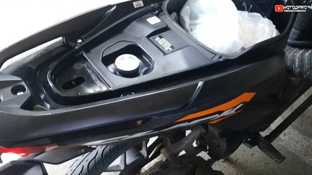 RUSI FLAIR 125 & HONDA CLICK 125i COMPARISON | TEST DRIVE смотреть онлайн