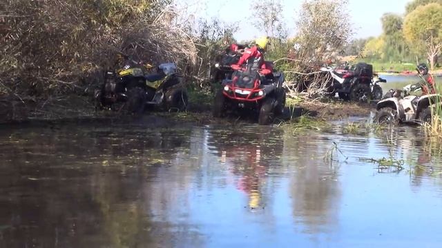 ТОПИМ КВАДРОЦИКЛЫ В РЕКЕ!!! смотреть онлайн