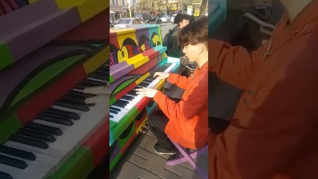 Что-нибудь из Битлов играет второй парень на пианино у Меломана в Алматы по просьбе Карагандинца смотреть онлайн