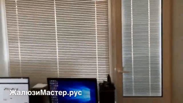 Установка горизонтальных жалюзи на балконную дверь снаружи и на окно внутри помещения смотреть онлайн