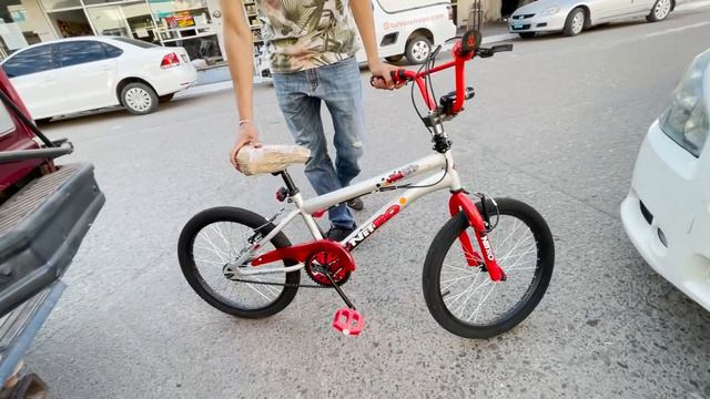 BROMA A WILLY Y VALENTE EN LA RIFA DE UNA BICICLETA 🚴🏽♂️😅 CASI LLORA 🥺 / Grillo La Duda смотреть онлайн