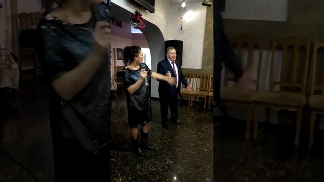 На юбилее жены. Подарок - песня. смотреть онлайн