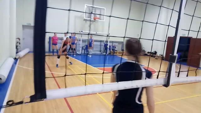 Волейбол тренировка, упражнение на отработку защиты от нападающего удара смотреть онлайн