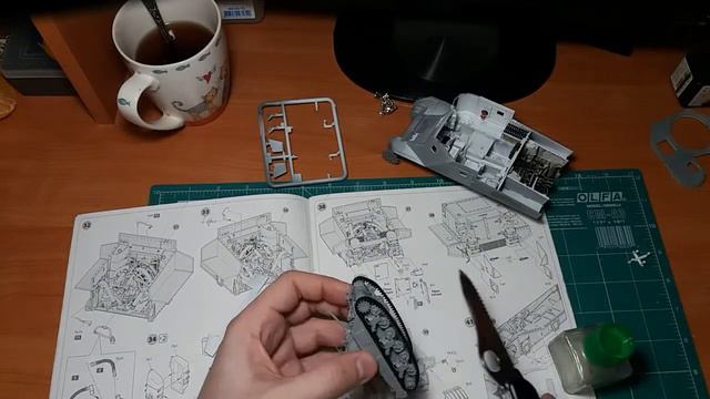 Сборка модели танка М3 "Ли" в масштабе 1:35. Часть 26 смотреть онлайн