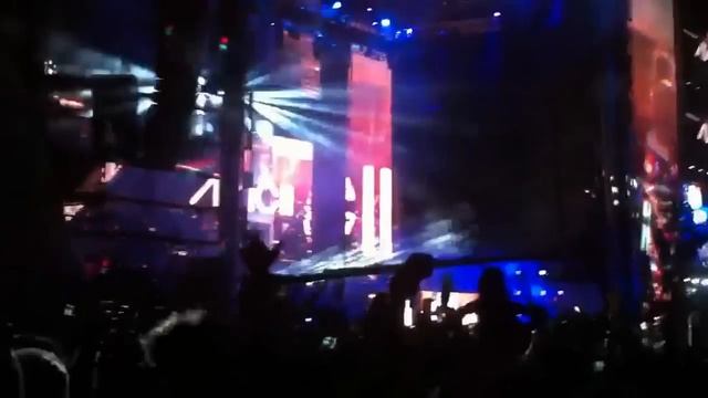 Avicii & Madonna - Girl Gone Wild Live @ Ultra 2012 (3/24/12) смотреть онлайн