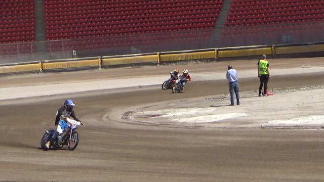 03.06.2023. Гонки на гаревой дорожке, класс 80, 12-15 лет посвещëнные дню защиты детей. смотреть онлайн