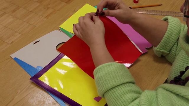 БУКЕТ ДЛЯ ЛЮБИМОЙ МАМОЧКИ. Мастер-класс к 8 Марта в Музее истории г. Обнинска. смотреть онлайн