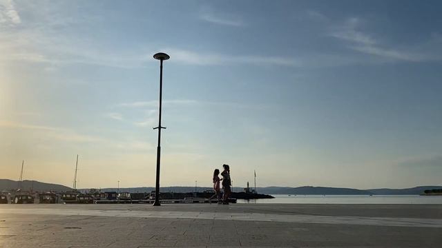 Просто лежу на полу 1598742 смотреть онлайн