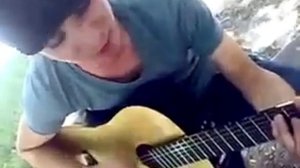 Ингуш на гитаре исполняет офигенно