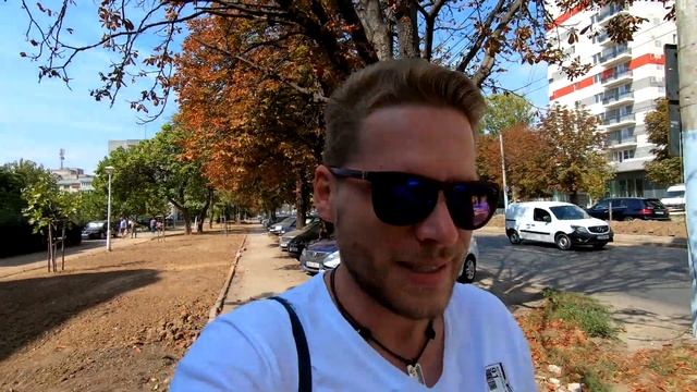Бухарест. Пробки, суета, поездка на метро, местный макдак. В общем, изучаю столицу Румынии...)) смотреть онлайн