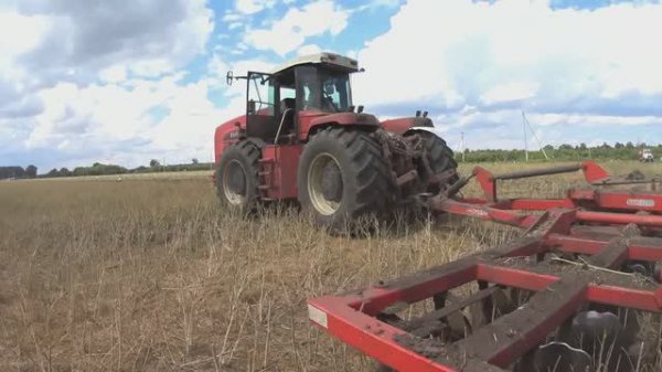 Трактор Buhler Versatile 2375.