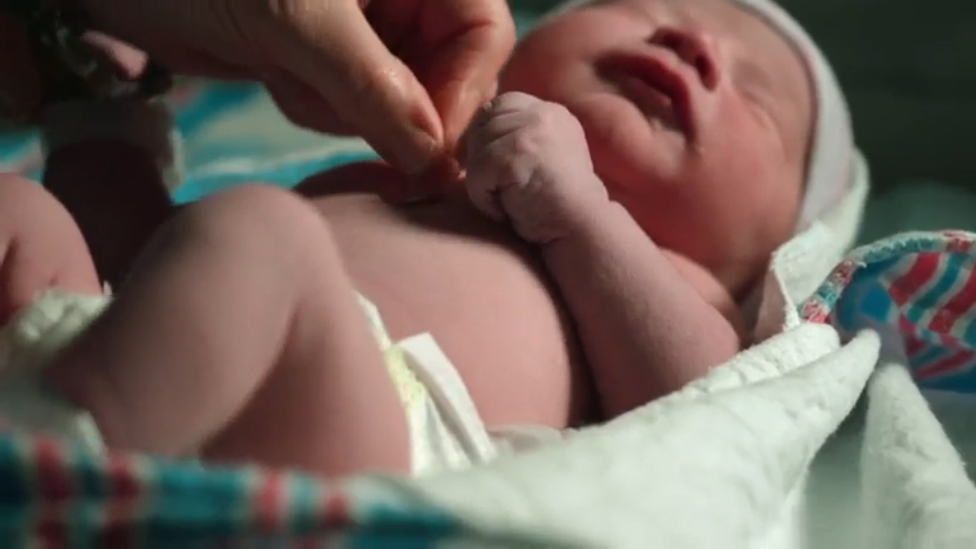 Новогодний младенец смотреть онлайн