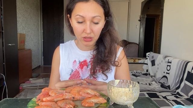 ?МУКБАНГ Королевские креветки? смотреть онлайн