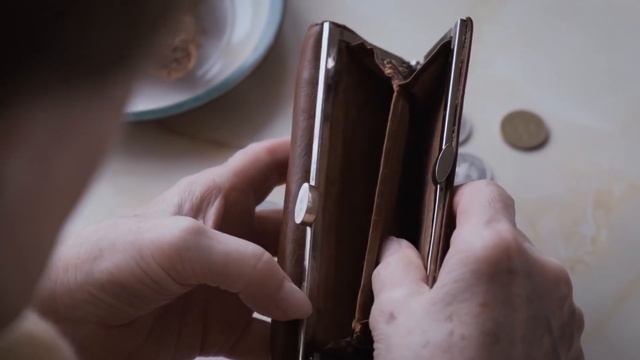 Они обнаружили эту бабушку в старом доме у леса, то что произошло через пару дней довело ее до слез смотреть онлайн