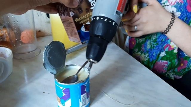 Лайфхак, как Открыть Банку Сгущёнки без Открывашки и Ножа!? Шок, до ЧЕГО додумались! смотреть онлайн