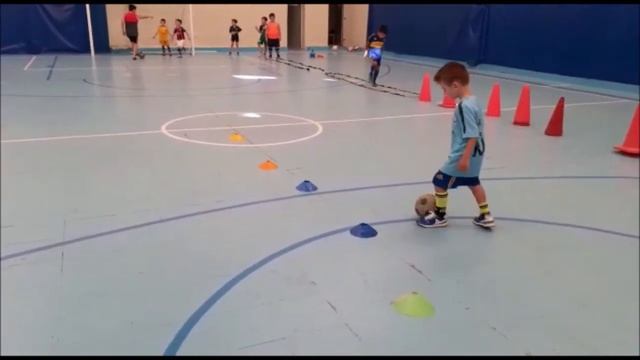 ENTRENAMIENTO de FUTBOL NIÑOS 3 Y 4 AÑOS смотреть онлайн