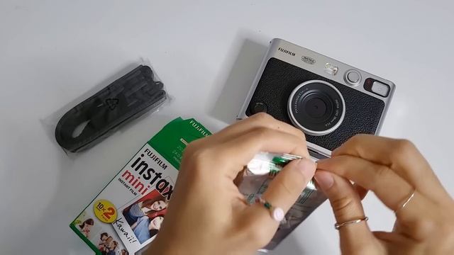 Fujifilm Instax Mini Evo unboxing + How to use demo | BEST Instant Camera & Printer for Smartphone смотреть онлайн