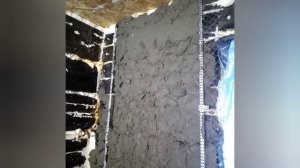 Дом из шпал, начало штукатурки