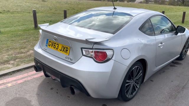 2014 Toyota GT86 2.0 D-4S 2dr смотреть онлайн