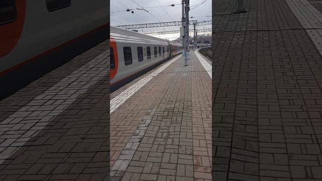 Электровоз ЭП20-079 (ТЧЭ-6) со скорым поездом 102 