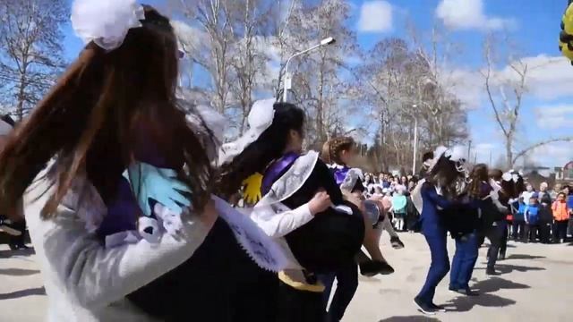 Школьный вальс Ленск 2018 смотреть онлайн