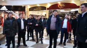 Рождественский флешмоб в ТРЦ РИО подготовили студенты Коломенской духовной семинарии