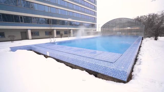 Открытый бассейн в отеле Sheraton Skypoint Luxe смотреть онлайн