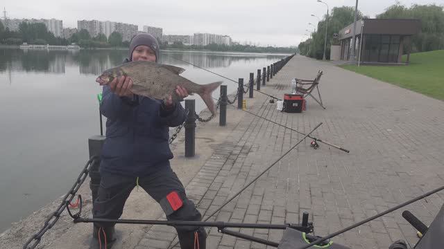 Фидер на Москве реке смотреть онлайн