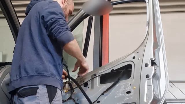 Opel Vivaro A/ Renault Trafic 2 Türverkleidung, Fensterheber, Türgriff ausbauen - Tutorial смотреть онлайн