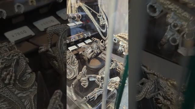 Япония. Рынок Амэйоко -место дешевых цен и Окачимачи. #shorts #япония #токио #жизнь_в_японии смотреть онлайн