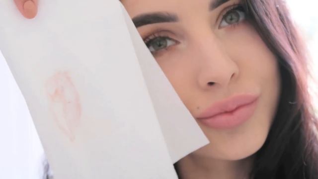 ПУХЛЫЕ ГУБЫ И ИДЕАЛЬНЫЕ СТРЕЛКИ / ЛАЙФХАКИ для МАКИЯЖА смотреть онлайн