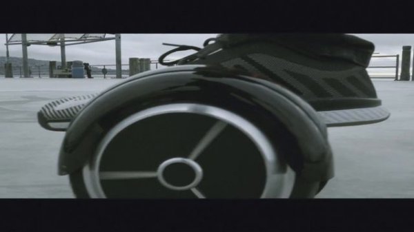 hoverboard with bluetooth speaker built in quad smart LED lights. www.sleekglider.com