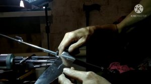 Зажатие ножа со спусками от обуха в цельнофрезированных губках.