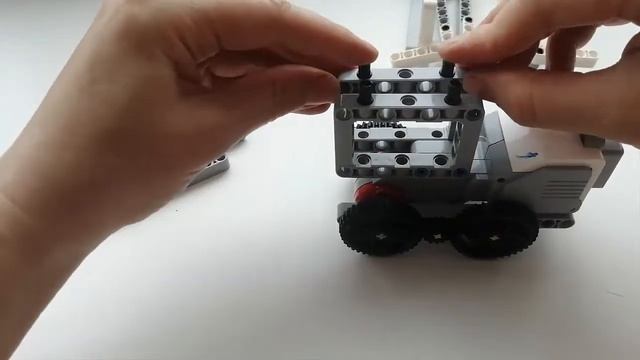 Шагающий робот Lego EV3 на 4-х ногах Как собрать своими руками / walking robot build Lego EV3 смотреть онлайн