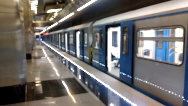 Станция «Деловой Центр» Московского метро смотреть онлайн