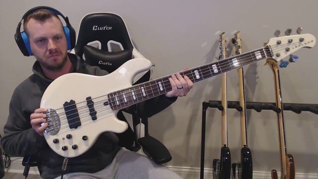 Low B Comparison with Fender, Lakland, Sire, and Ken Smith смотреть онлайн