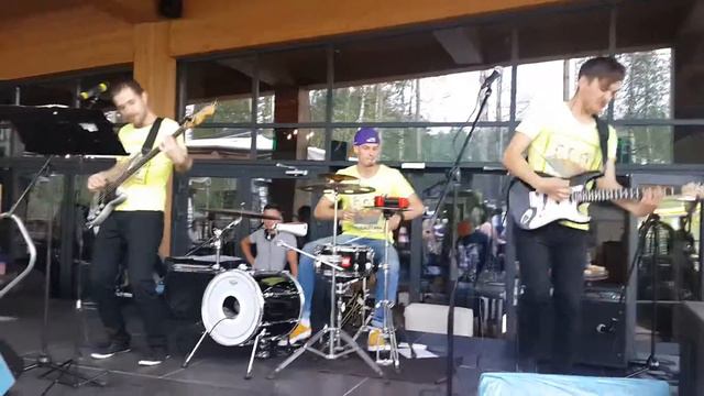 Три Валеры - Песня простая (Iowa cover) смотреть онлайн