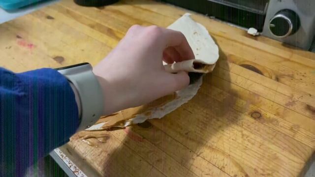 HOW TO MAKE PEANUT BUTTER AND JELLY TORTILLAS смотреть онлайн