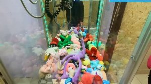 Хватайка ОТДАЙ РАДУЖНЫХ ДРУЗЕЙ !!! / Играем в автомат Хватайка