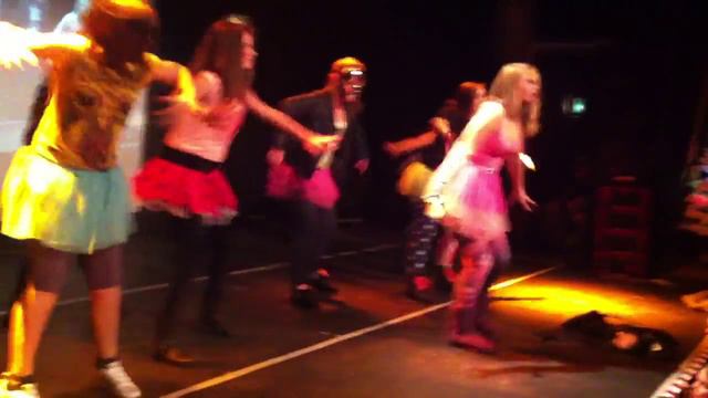 "I FINK U FREEKY" KIDS BY NADUAH DENKINGER / ON STAGE HAPPENING смотреть онлайн