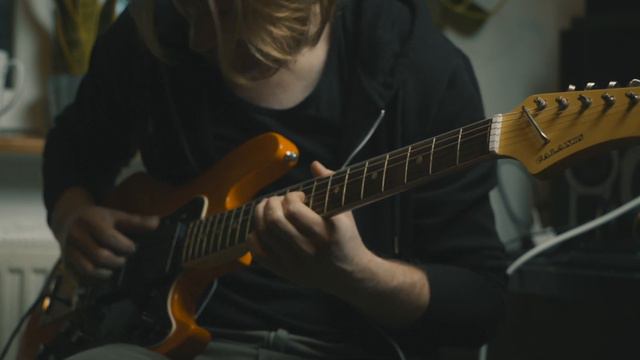 little improv on guitar - 40 years vintage Jolana Galaxis / Helios 44-2 Lumix S5 смотреть онлайн