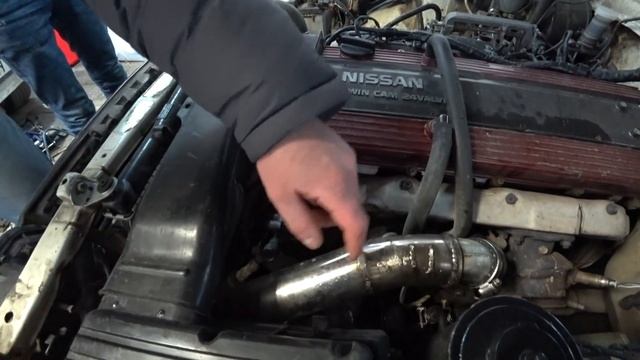 Приобрел Nissan Skyline HR31 на RB20DET и на Механике, оклейка винилом Audi R8, выбор между двух