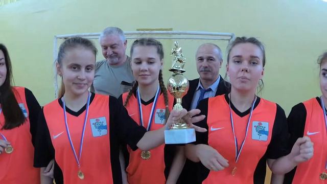 Девчонки из ФК "Пумы" передают привет своей одноклубнице смотреть онлайн